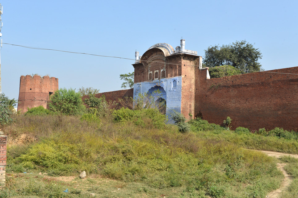 Buria is a small town that was once a municipal committee but is now part of the Yamunanagar Nagar Nigam.