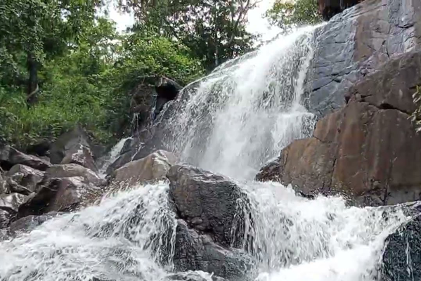 Latajharan Waterfall Uma