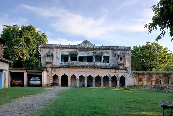 Majhauli Raj Fort